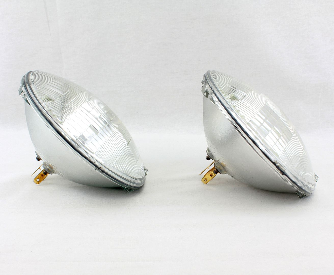 7" Halogen Sealed Beam Glass Headlight Head Light Headlamp Bulbs Pair